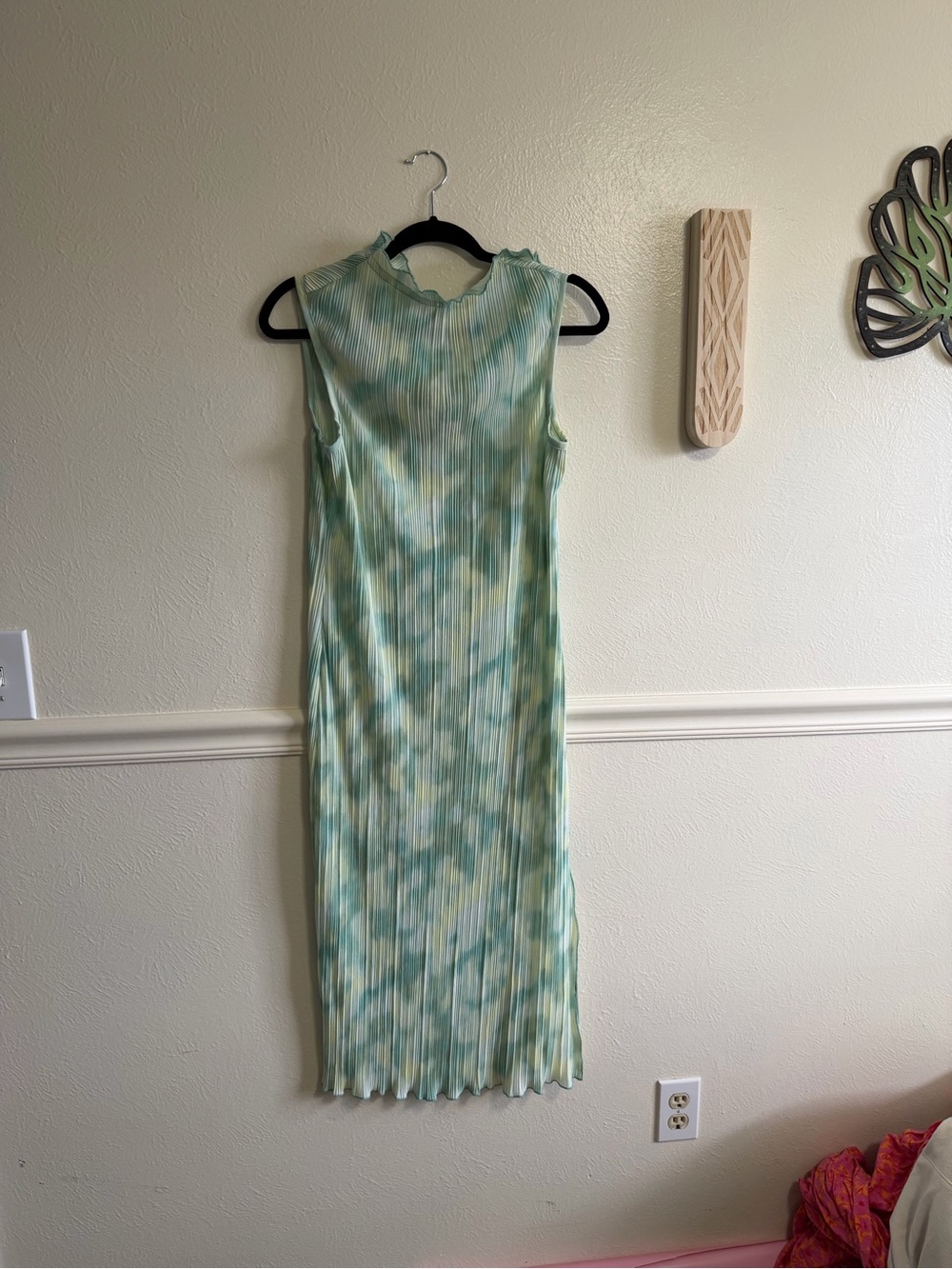 Sleeveless Pleated Midi Dress in Mint Tie-Dye